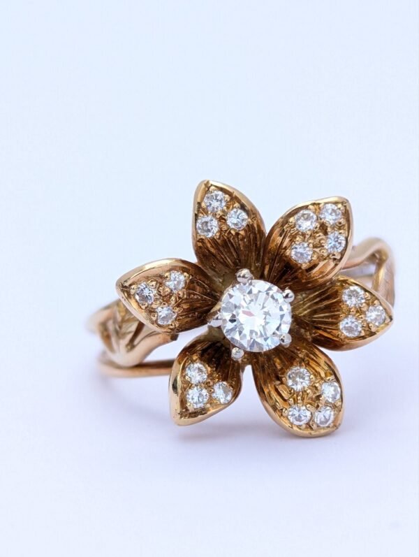 Vintage 18ct Gold & Diamond Flower Ring - Image 9