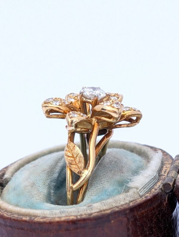 Vintage 18ct Gold & Diamond Flower Ring - Image 4
