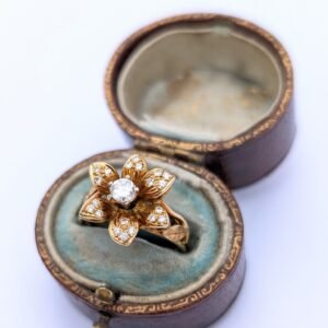 Vintage 18ct Gold & Diamond Flower Ring