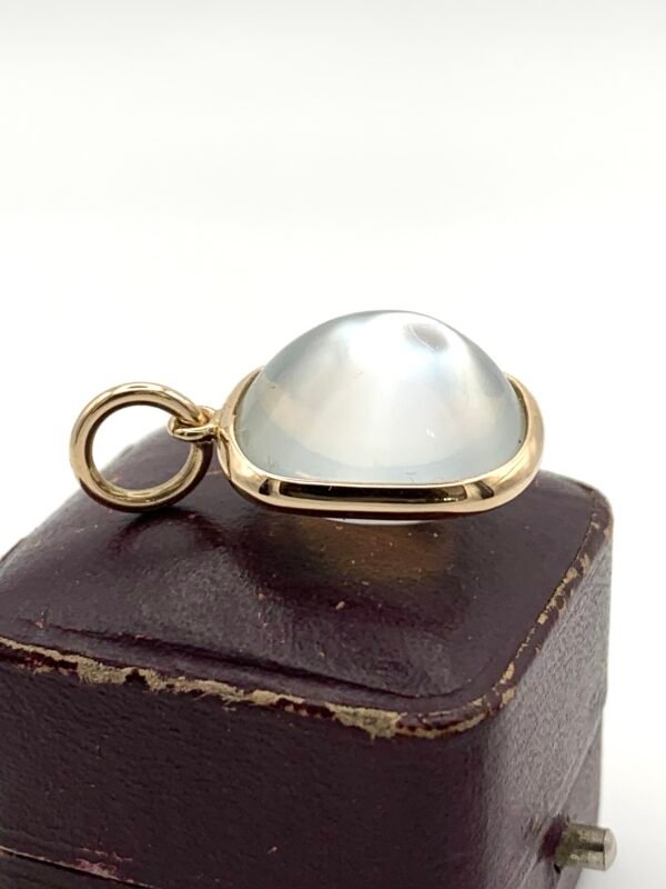Antique Moonstone Cabochon in 9ct Yellow Gold Mount - Image 6