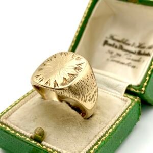 Heavy Vintage 9ct Gold Signet Ring