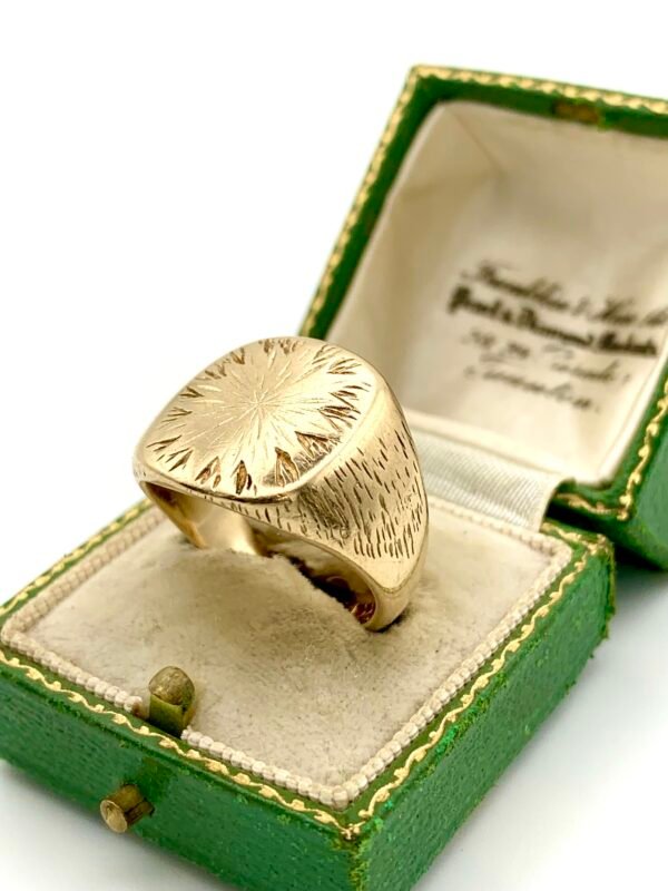 Heavy Vintage 9ct Gold Signet Ring