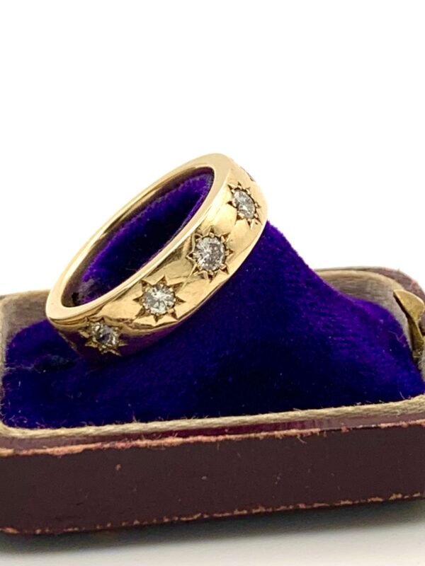 Vintage 9ct & Diamond Flush Set Band - Image 2