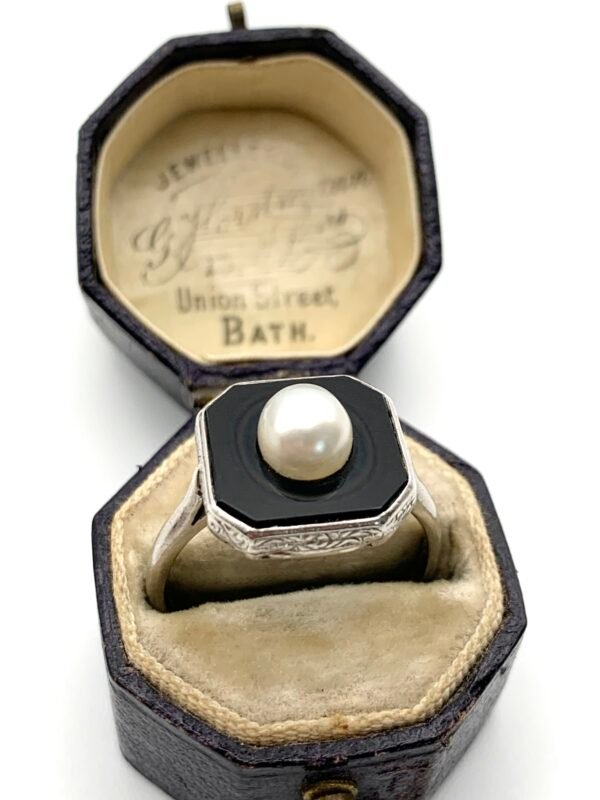 Art Deco Platinum, Onyx & Natural Pearl Ring - Image 2