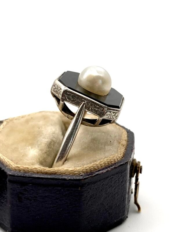 Art Deco Platinum, Onyx & Natural Pearl Ring - Image 6
