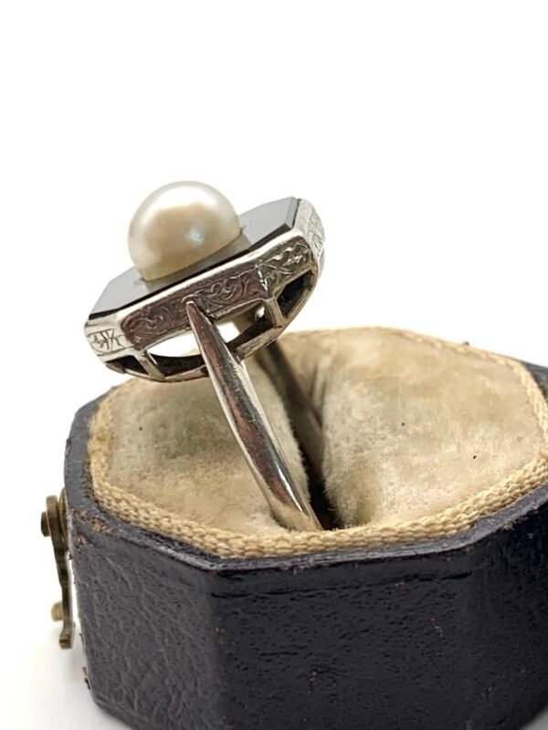 Art Deco Platinum, Onyx & Natural Pearl Ring - Image 4