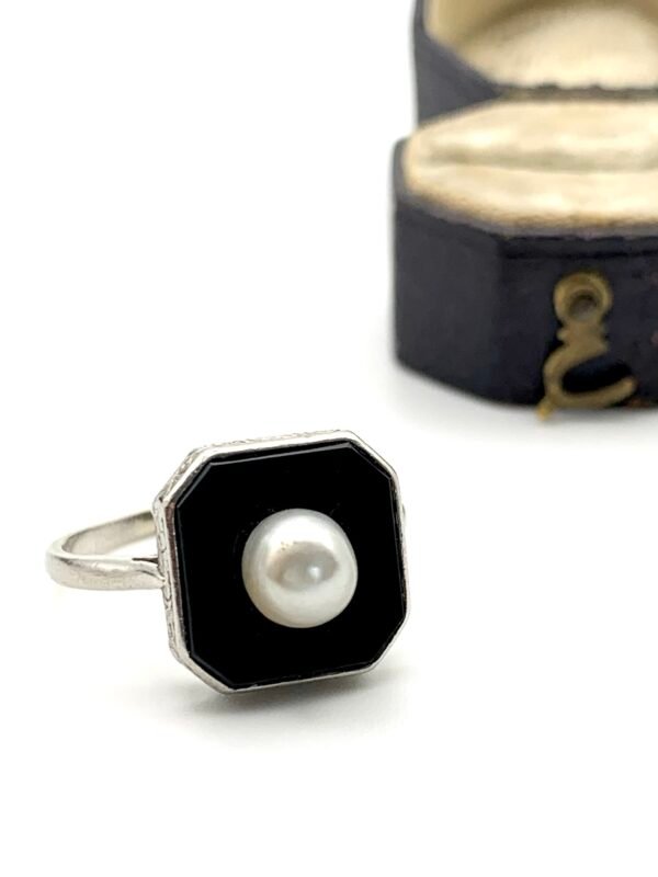 Art Deco Platinum, Onyx & Natural Pearl Ring - Image 8