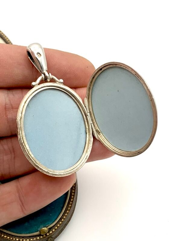 Victorian Aesthetic Movement Silver Locket with Birds - Image 9